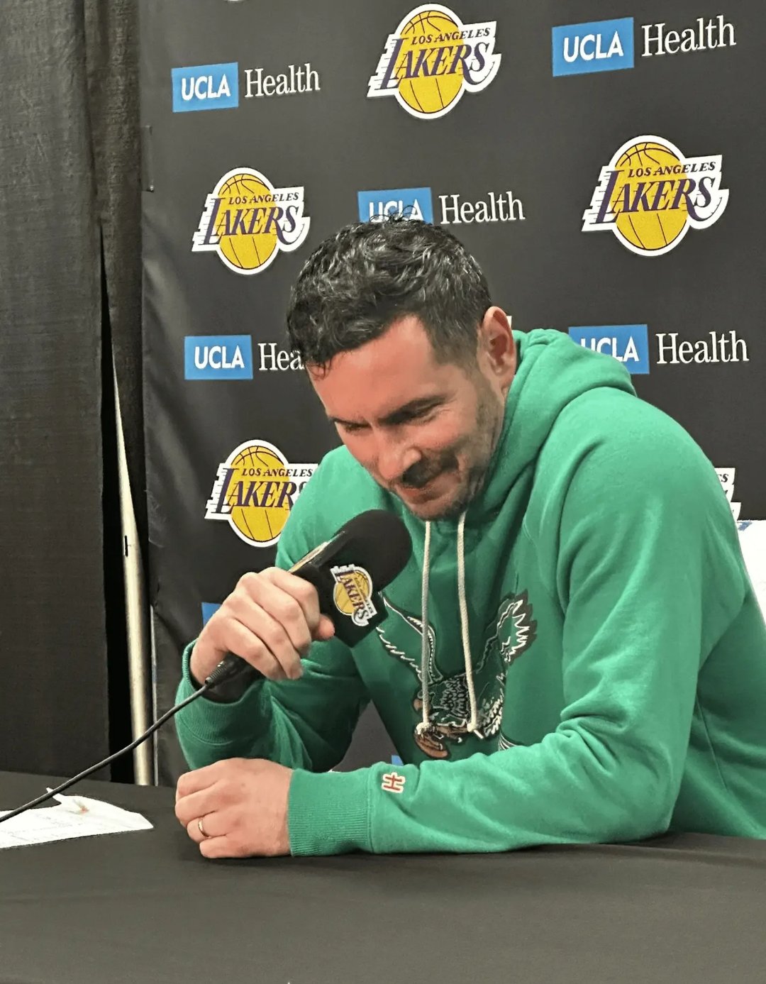 爱游戏官方网站-湖人队惨败后更衣室爆发冲突，主帅回应，包括文化销售.-爱游戏官方网站